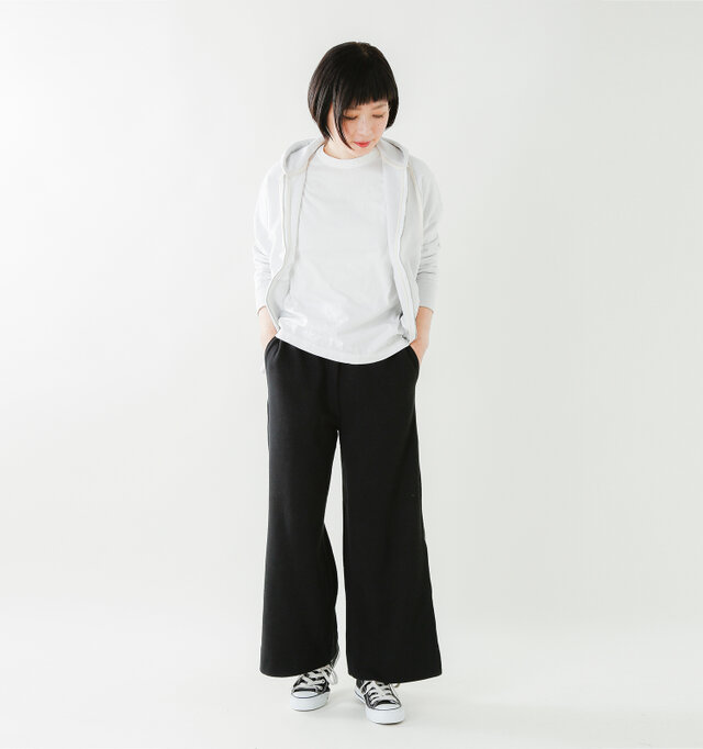 model mayu:158cm / 48kg
color : white / size : 0