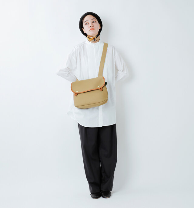 model saku：163cm / 43kg 
color : khaki / size : one