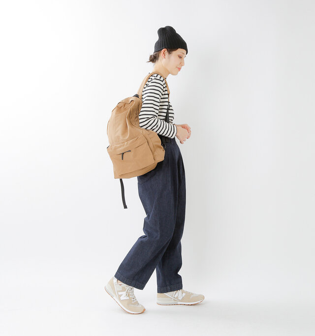 model yama:167cm / 49kg
color : beige / size : 24.0cm
