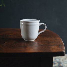 かもめ製作所｜淵彫マグカップ（白つや釉）