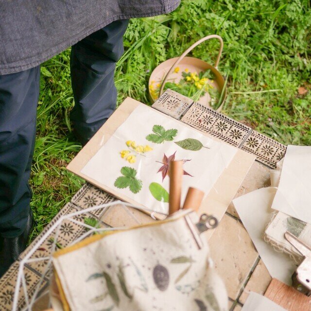 オレリアの指先から生まれるコレクションは、使う方の日常へ自然の息吹を運び込んでくれます。