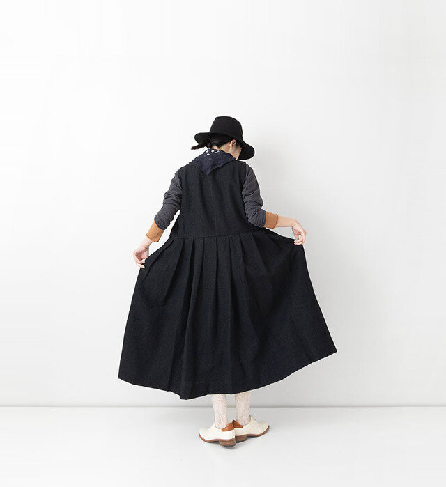 color : BLACK , model : 162cm