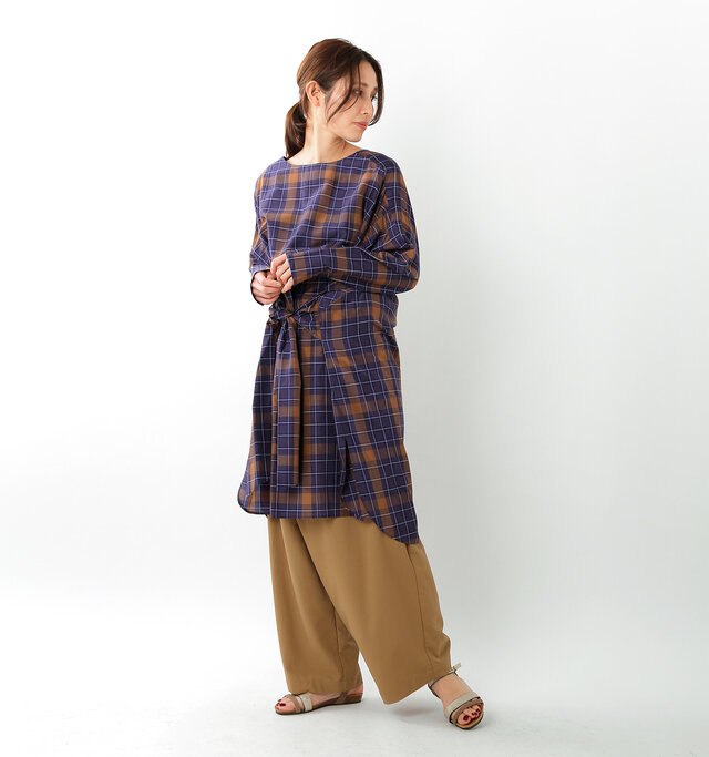 model yama:167cm / 49kg
color : navy / size : 0