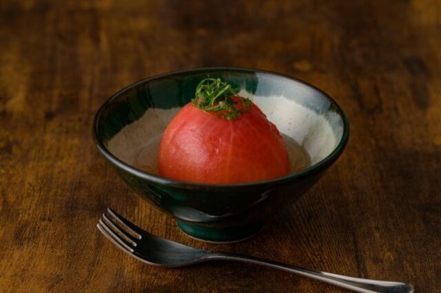 めんつゆで作った湯むきトマト
赤と緑のコントラストが食卓に色を添えます