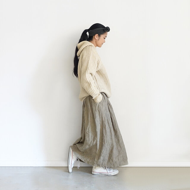 Model 158cm、Beige × Charcoal 着用