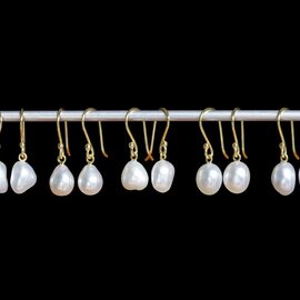 SOURCE｜Small Keshi Pearl Hanging Earrings 