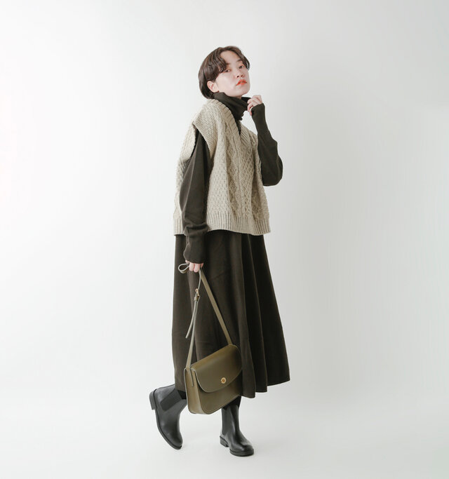 model saku:163cm / 43kg
color : light beige / size : M