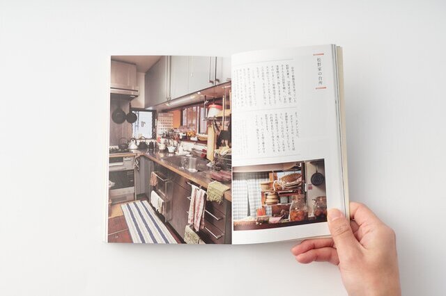 浅草で暮らす松野家の台所、使い勝手のいい道具たちが並んでいます。