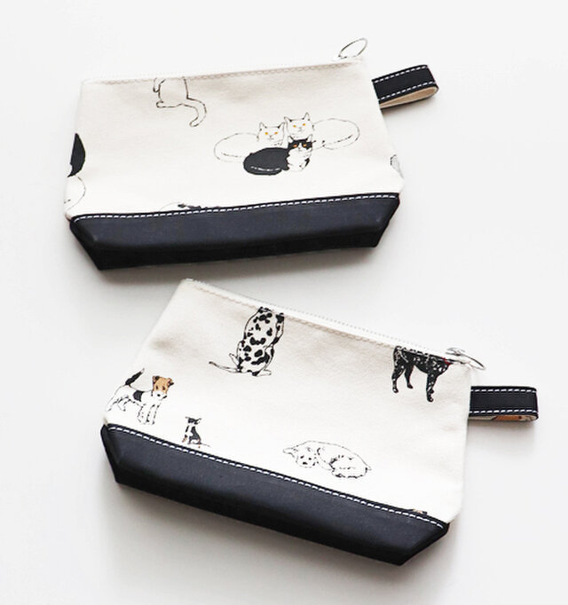 (18.5×H13.5×D6.5)
こちらはTOILETRY BAG。コンセプトは洗面用具や化粧品を入れるためのバッグです。