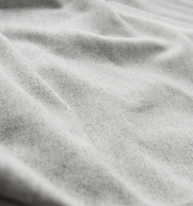 ポリエステル 57% / レーヨン : 33% / アクリル 7% / ポリウレタン 3%