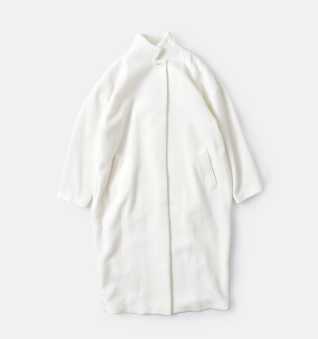 color : off white
