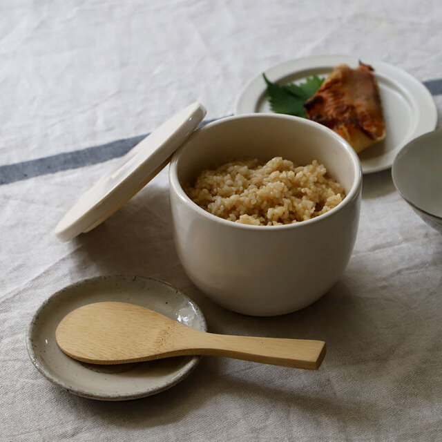 1.5合用の飯びつ。家族に玄米派がいる場合などは、白米と分けて保存できる専用の飯びつがあると便利です。