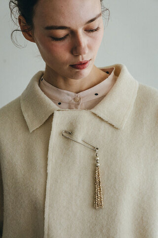 fog linen work|きらりと光るビーズのタッセルをあしらったセイフティピン。アナニャ ピン フォグリネンワーク kurashisha fogitem