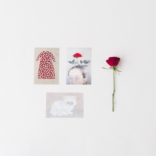 A.「赤いワンピース」「バラと少女」「白い猫」