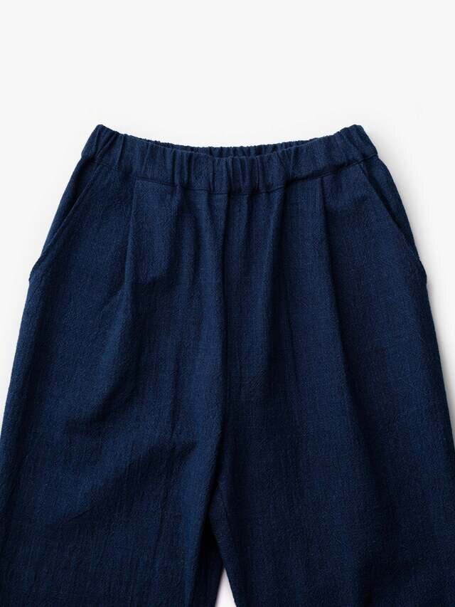 ウエスト部分はゴム仕様。サイズを紐で調整できます。