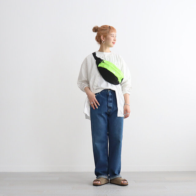 まずはユーズドからご紹介!
ブルーデニムは爽やかな印象になるので、春夏は特に穿きたくなります~
程よくゆとりがありつつも、ストンと落ちたストレートシルエットの"JASMIN"
股上はやや深めで、ウエストからヒップにかけて包み込んでくれるような安心感のある穿き心地です。