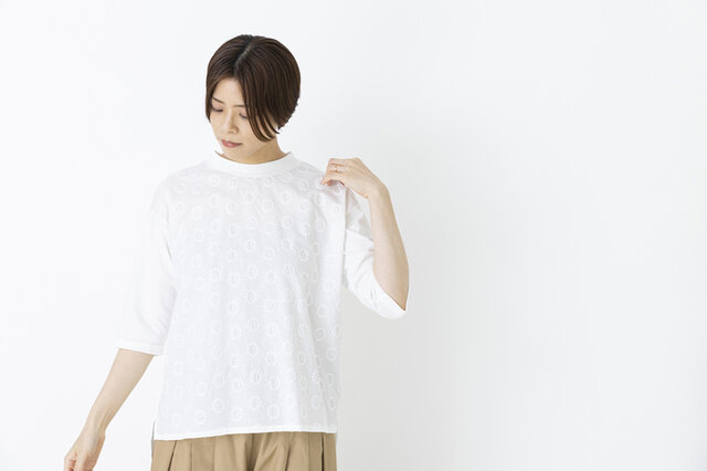 着用カラー:シロ