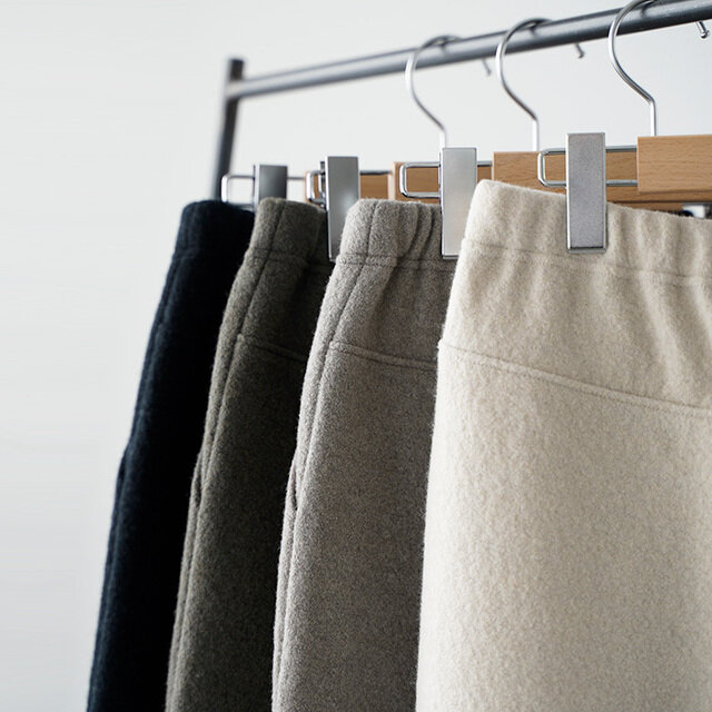 手前からivory、mocha、moss gray、charcoal