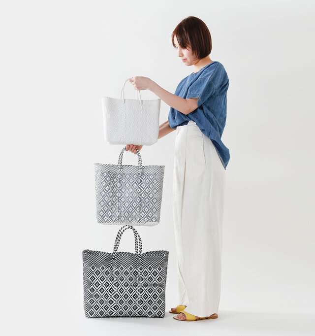 上からXS(28×23cm)、M(34×31cm)、L(42×35cm)の3サイズをご用意しております。
お好みに合わせてお選びください。