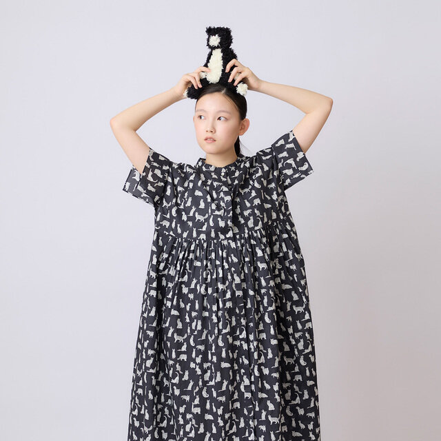 様々な表情の猫たちが描かれた<Meow>は今季のおすすめの柄。モノトーンで取り入れやすく、大人っぽく楽しめます。