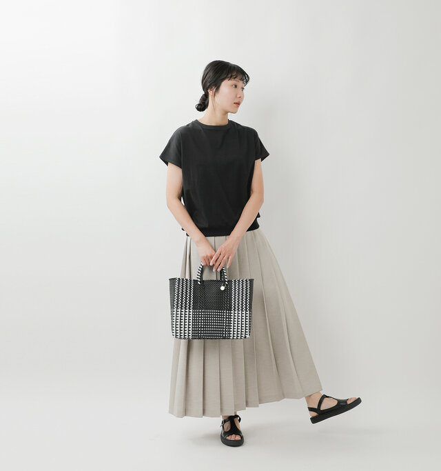 model mayuko:168cm / 55kg
color : black / size : F