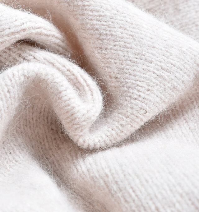 raccoon 50% / wool 30% / nylon 20%