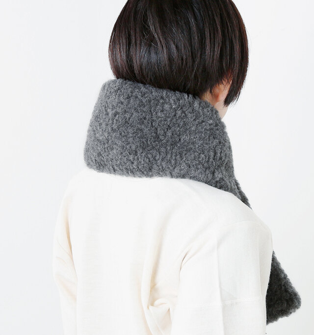 厚みがあるので型崩れせず、しっかりとシルエットをキープします。