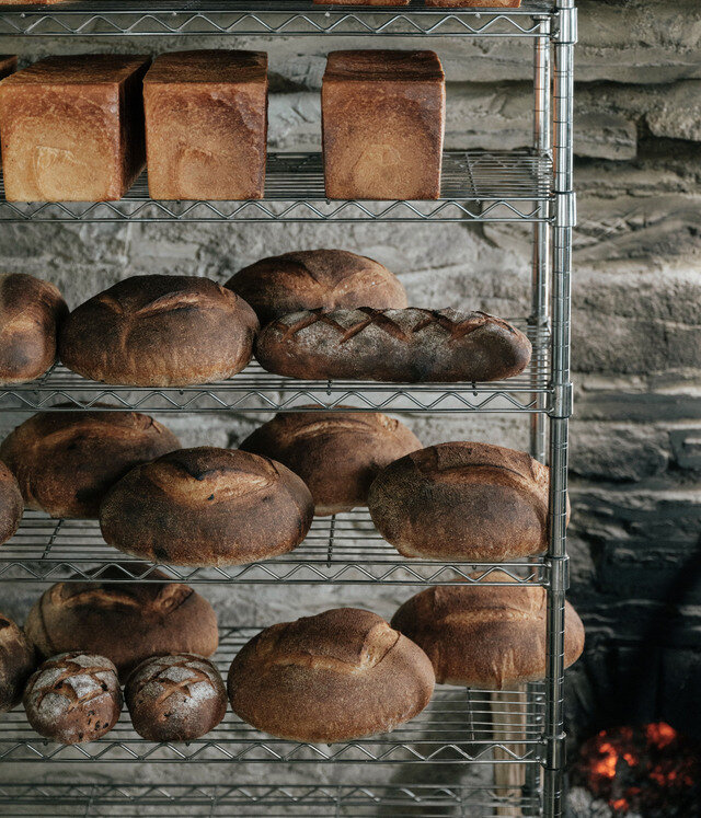 冬のパンはこんな表情です。少し若いみっちりとした焼き上がりになることが多いのです。