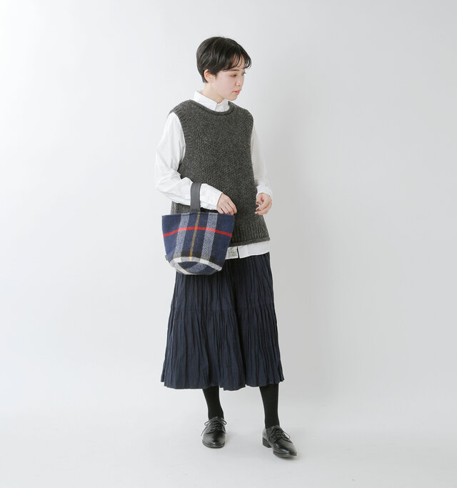 model saku：163cm / 43kg
color : navy dress thomp / size : one