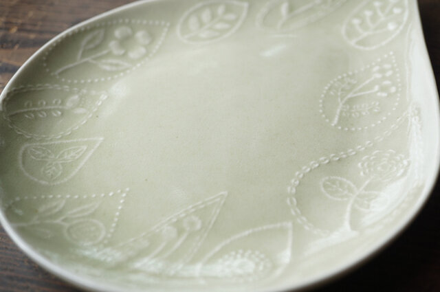 よしざわ窯｜き９５　　ペールグリーン 花の雨粒の小皿