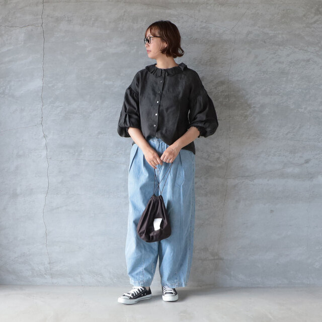 デニムやワイドパンツに合わせるだけでも、ナチュラルな秋の装いに仕上がります◎
