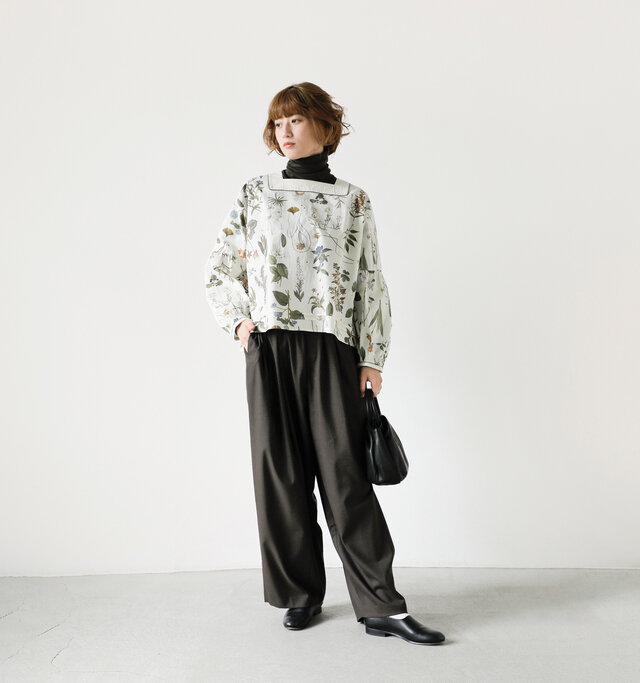 model ai:166cm / 47kg
color : off white / size : os