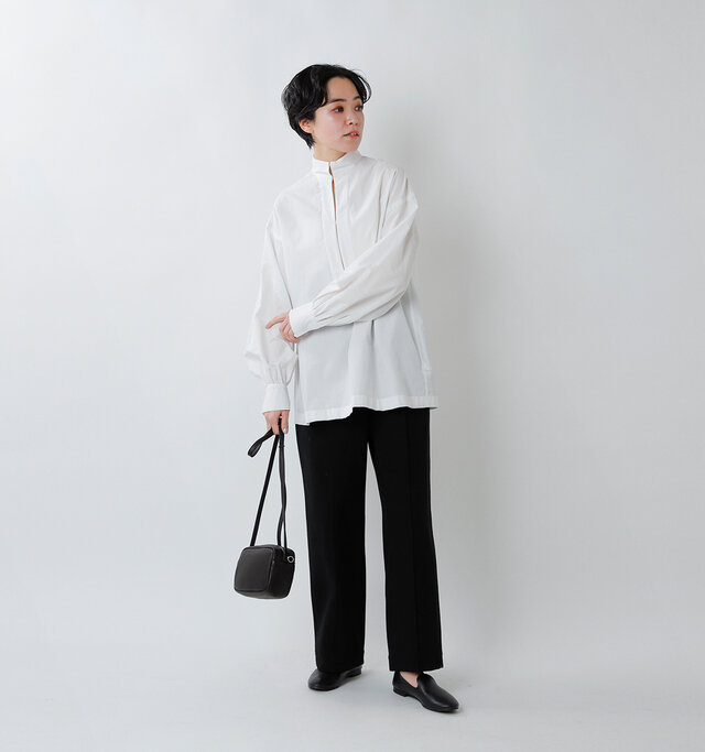 model saku:163cm / 43kg
color : off white / size : F