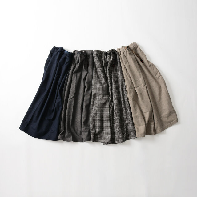 スタンダードにスタイリングにあわせやすい「double navy」「heather charcoal」「taupe」に、
秋冬定番の「gren check」を加えた全4色ご用意。どのカラーもソフトな風合いの生地とマッチし、あたたかみのある表情が魅力的です。