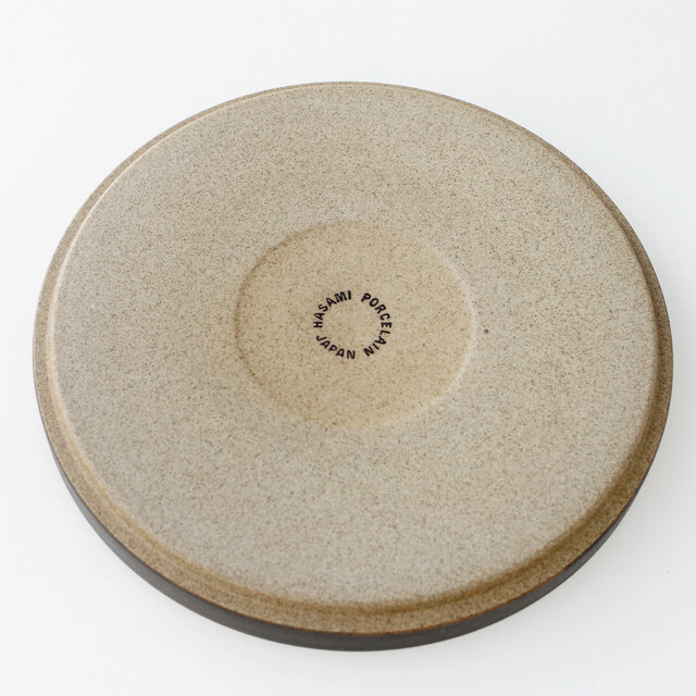 裏面には“Hasami Porcelain Japan”の印字があります。