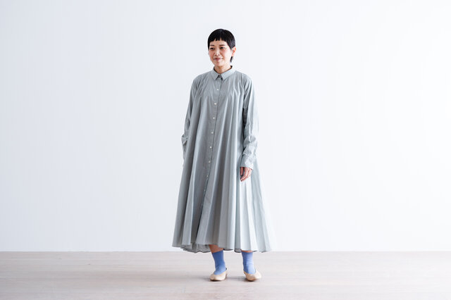 ブルーグレー着用、モデル身長:157cm