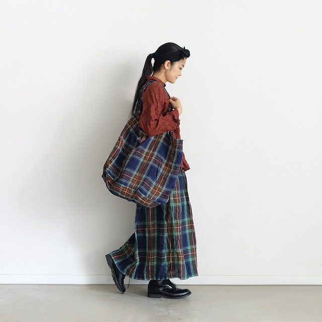 Model 158cm、Navy 着用