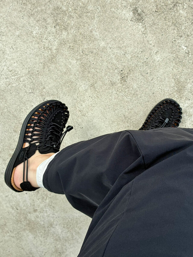 かかとを倒してスライドとしても履ける2WAY仕様
