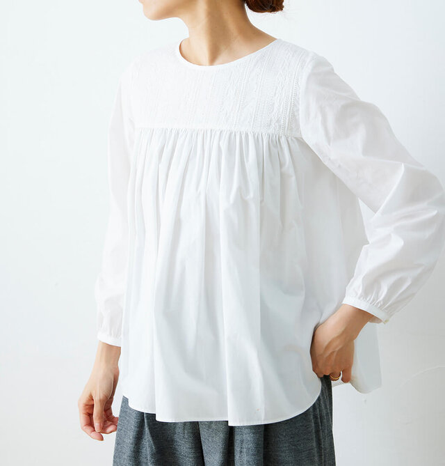 着用カラー:オフシロ