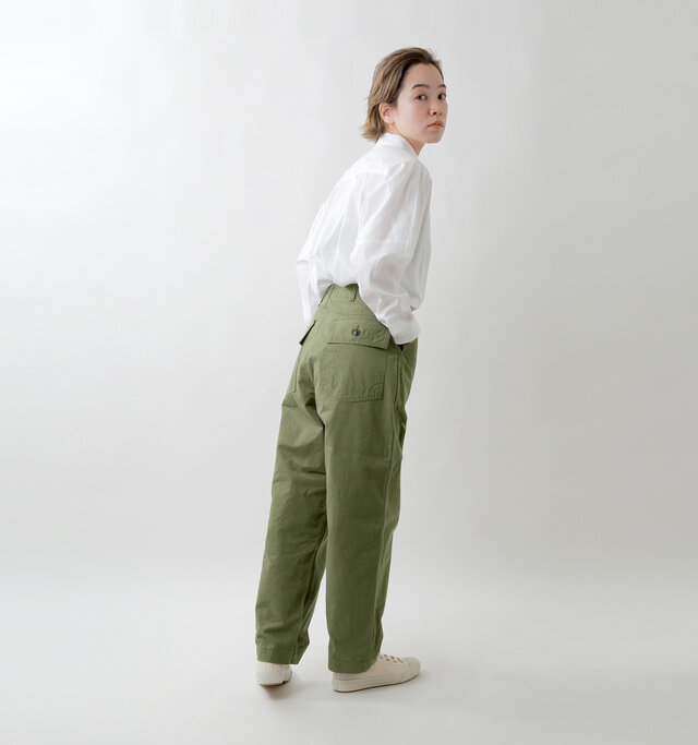 model saku:163cm / 43kg
color : olive / size : 28