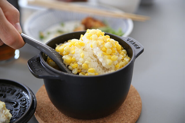 日本人の心！「お米」も炊けるストウブの鍋ですが…
よりお米が美味しく炊ける「La Cocotte de GOHAN」
（ラ ココット de ゴハン）が登場しました！