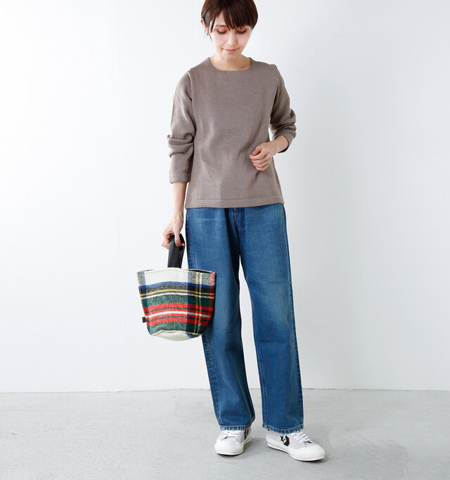 model yama:167cm / 49kg
color : dress stewart / size : one