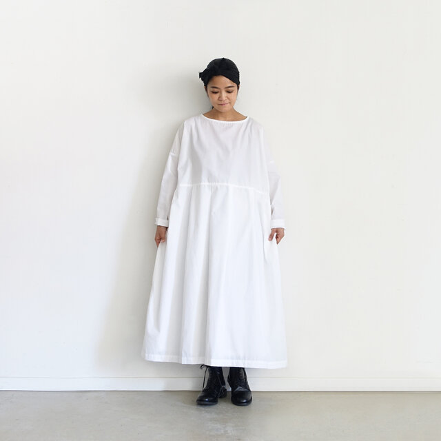Model 158cm、White 着用