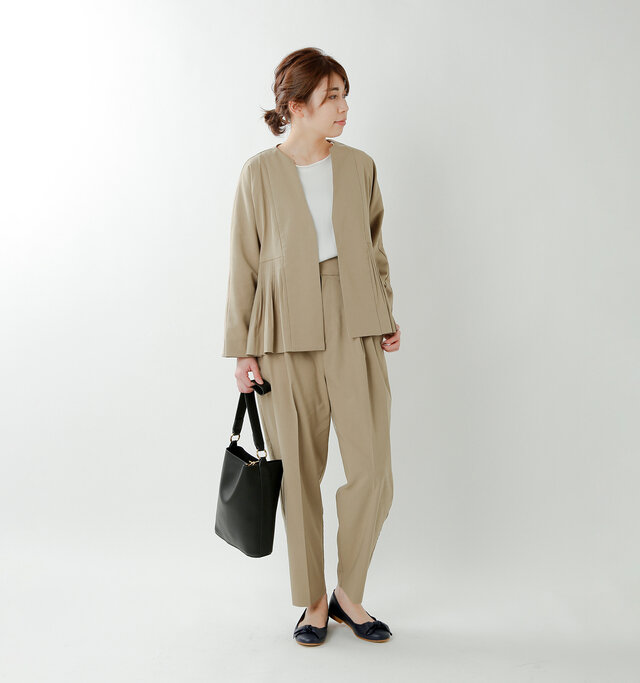model hikari:165cm / 48kg
color : beige / size : F