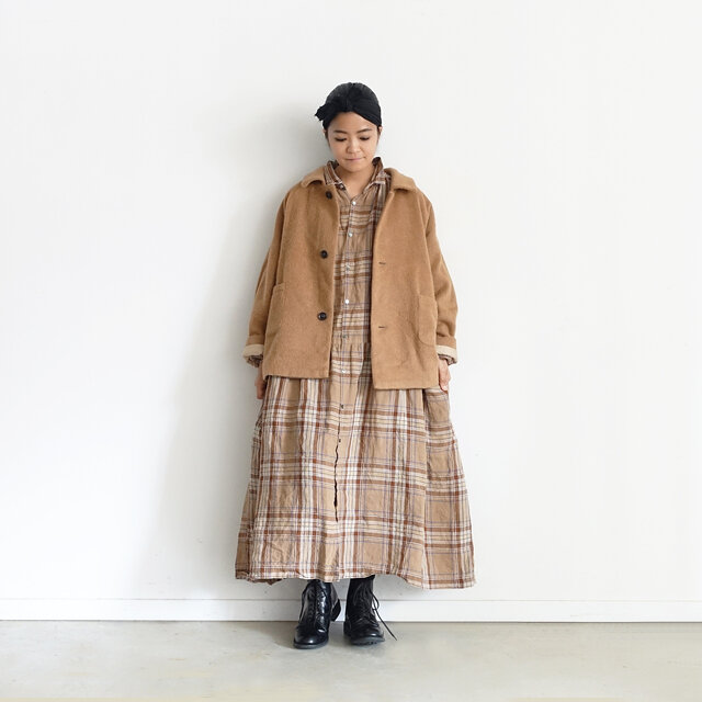 Model 158cm、Beige 着用