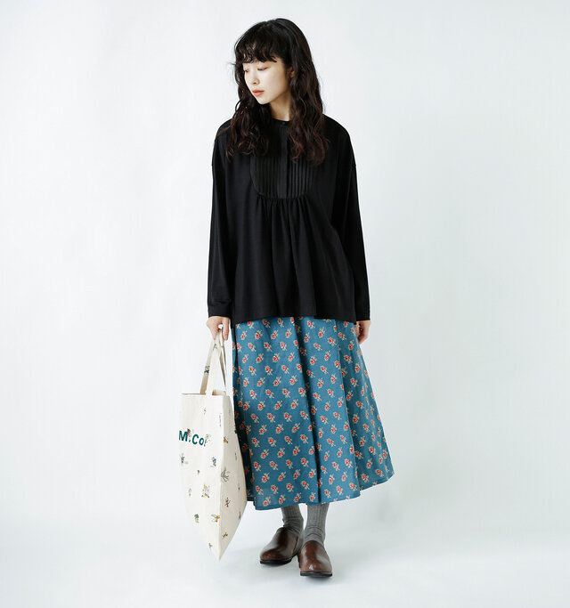 model:162cm / 47kg color : black/ size : F
