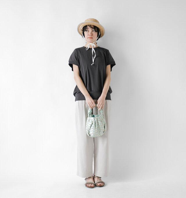 model saku:163cm / 43kg
color : charcoal / size : 2