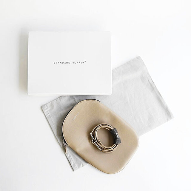 オリジナルの箱に入れてお届けします。シンプルで品のある革小物は、プレゼントにもぴったりです。