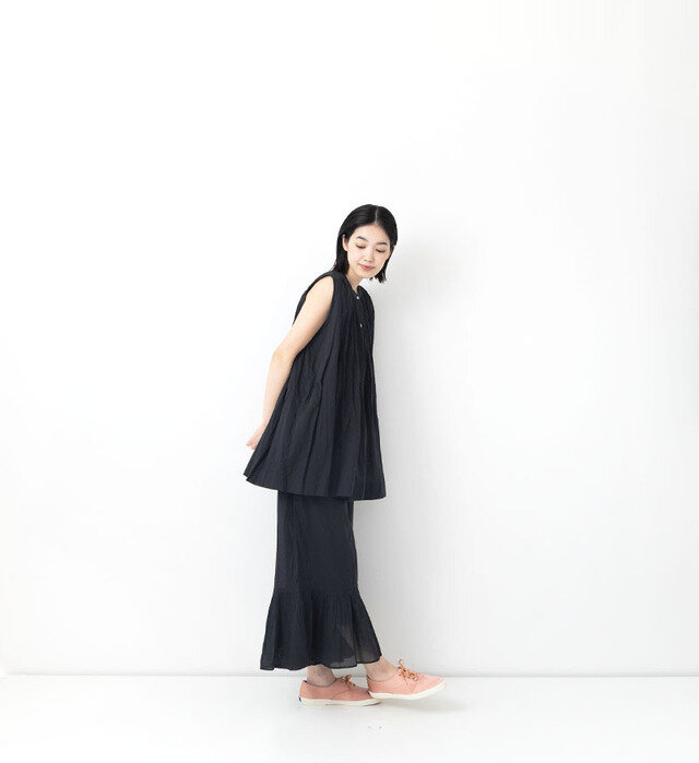 color : BLACK , model : 162cm