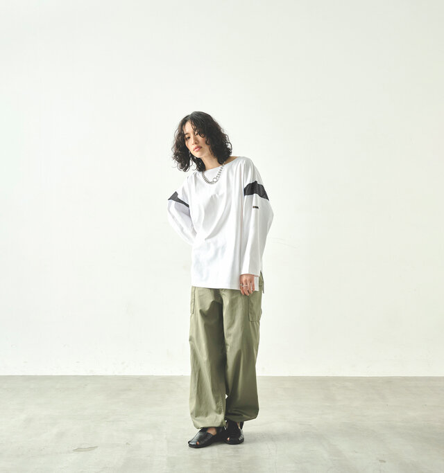 model 166cm
color : white × black / size : 1(F)